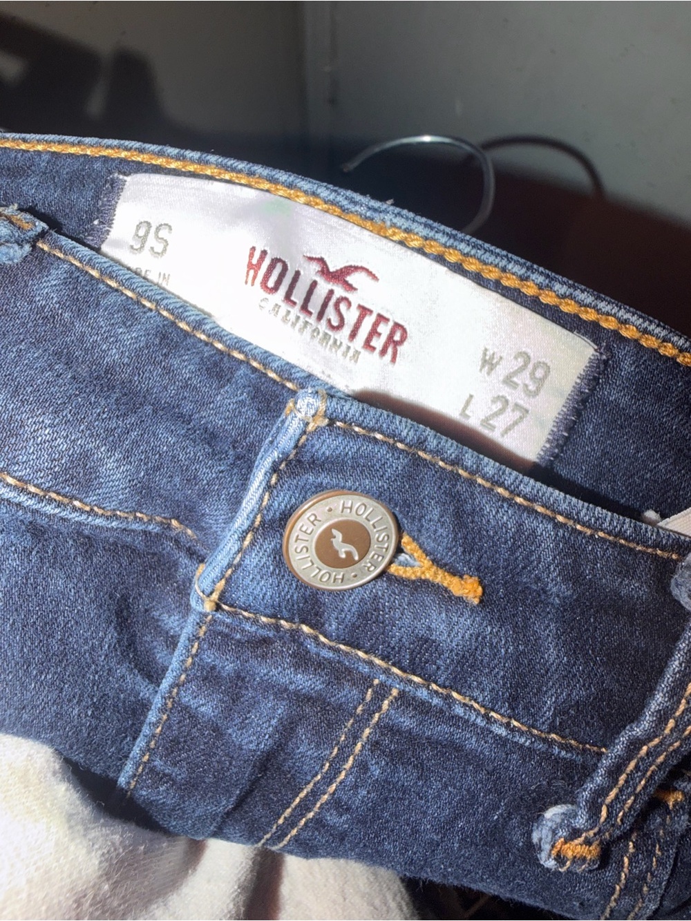 Hollister Women's Skinny Jeans in Dark Blue Denim with Gold Stitching